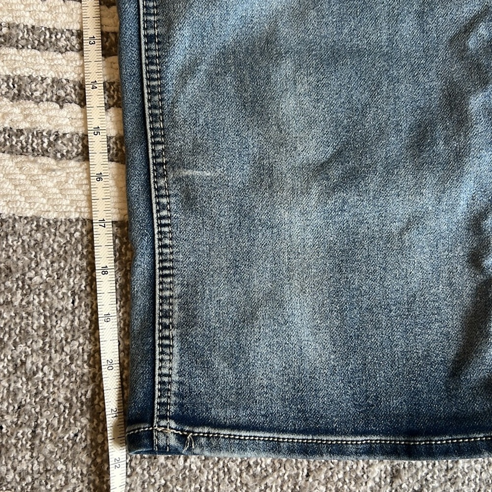 CATO // CROPPED STRAIGHT CURVY FIT JEANS - Picture 8 of 10